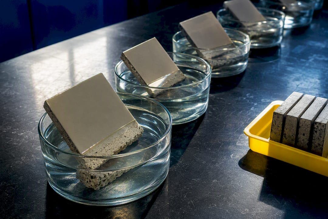 Epoxy Chemical Resistance for Installers: Match Chemicals, 5–7 Day Test